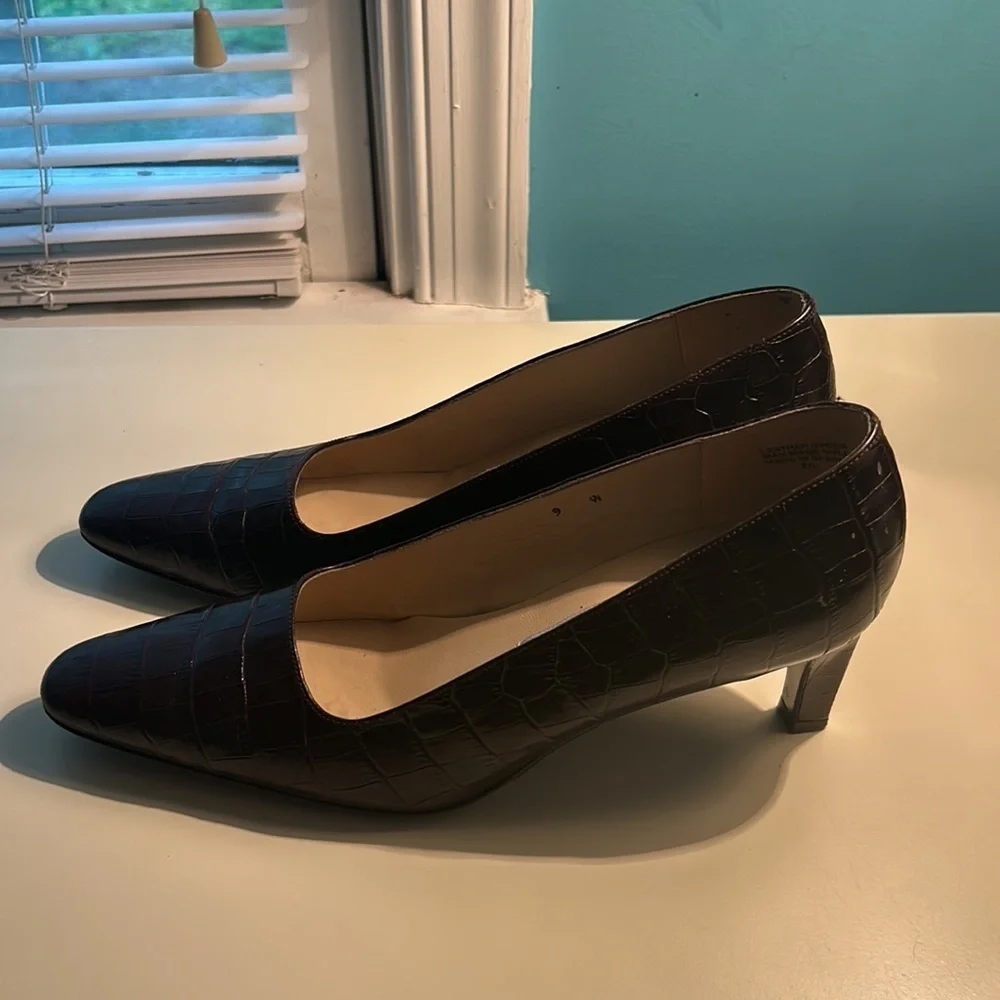 Etienne Aigner Croc Embossed Brown Leather Pumps Heels Shoes Sz 9 W Designer